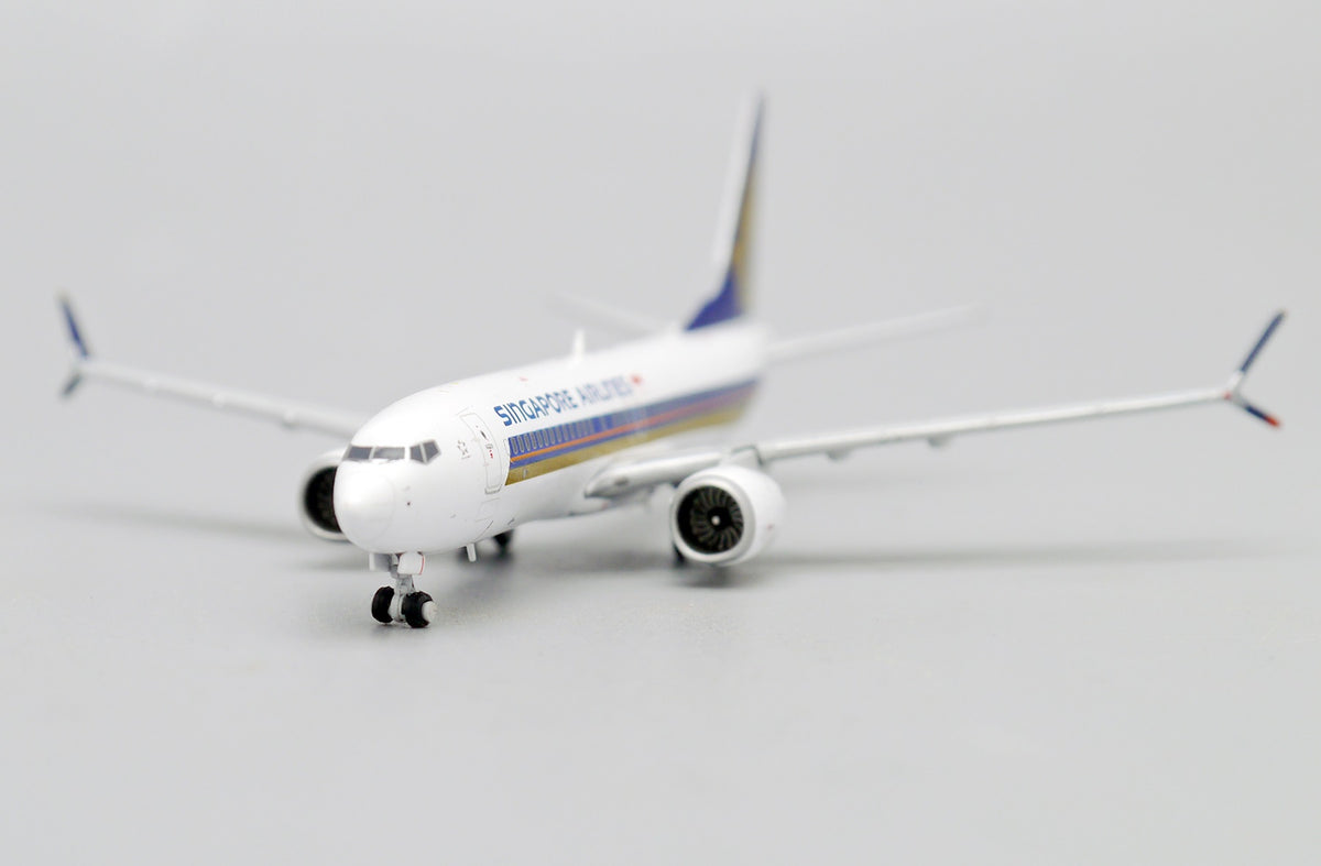 JC WINGS B737-8 MAX SINGAPORE AIRLINES REG: 9V-MBN