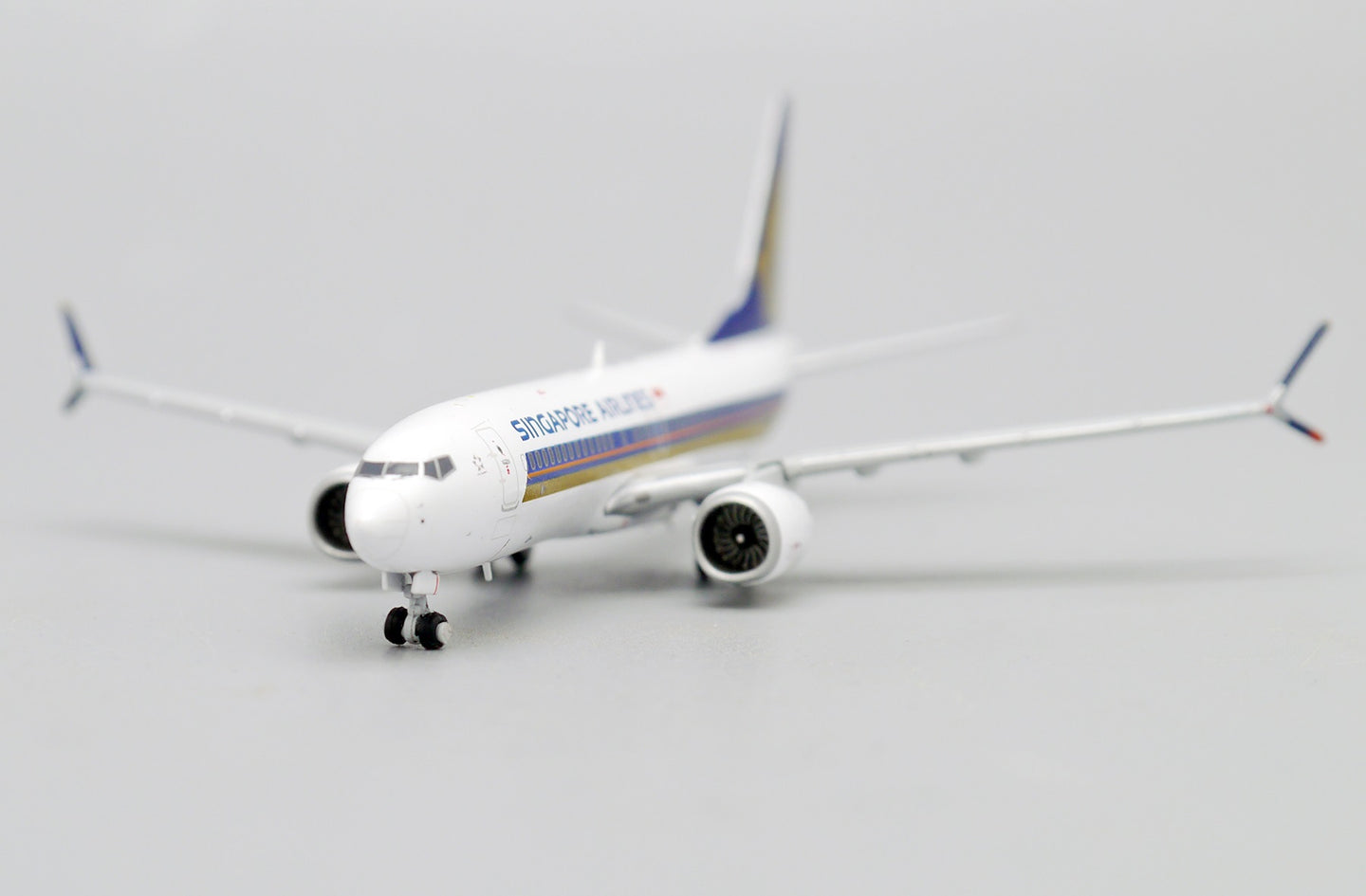 JC WINGS B737-8 MAX SINGAPORE AIRLINES REG: 9V-MBN