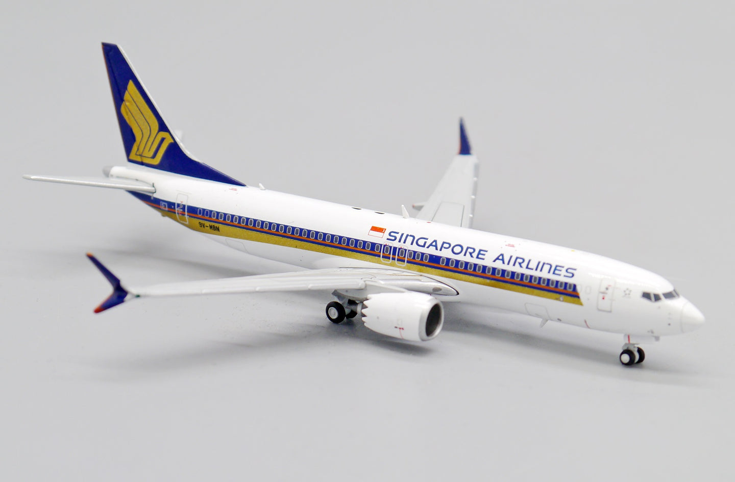 JC WINGS B737-8 MAX SINGAPORE AIRLINES REG: 9V-MBN