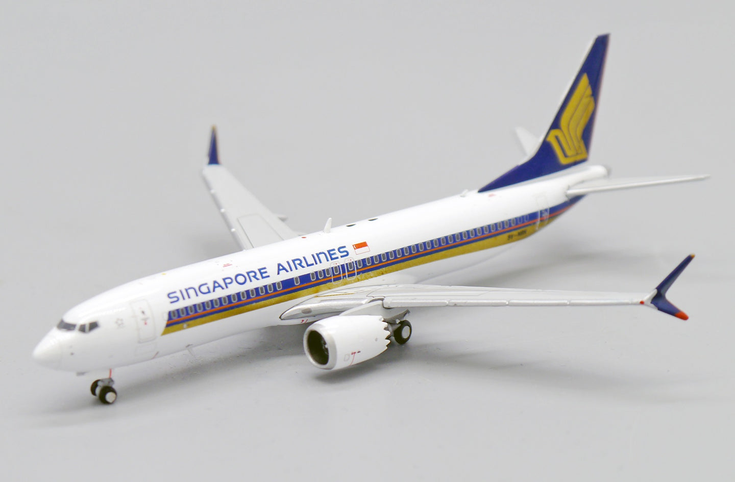 JC WINGS B737-8 MAX SINGAPORE AIRLINES REG: 9V-MBN