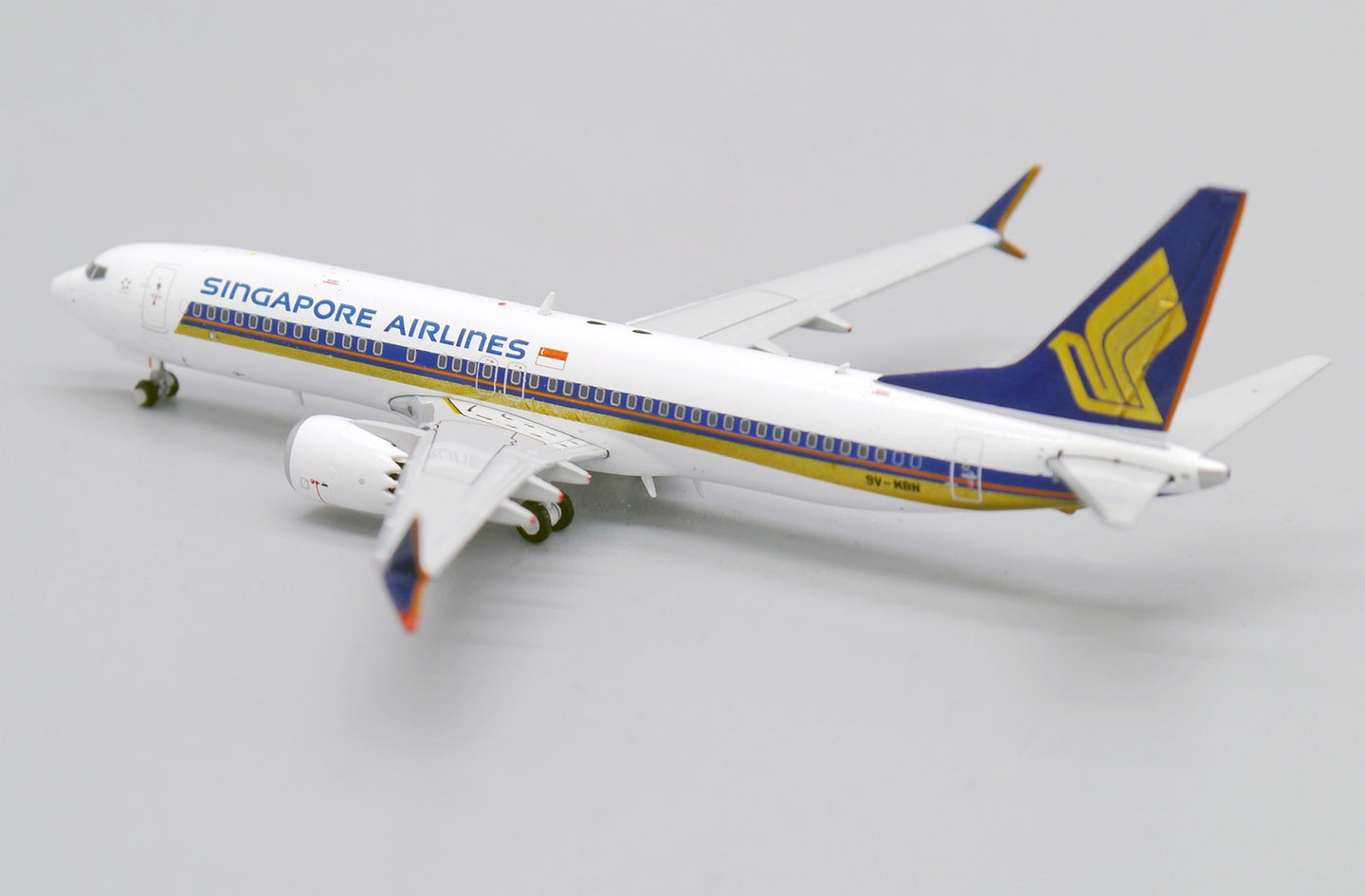 JC WINGS B737-8 MAX SINGAPORE AIRLINES REG: 9V-MBN