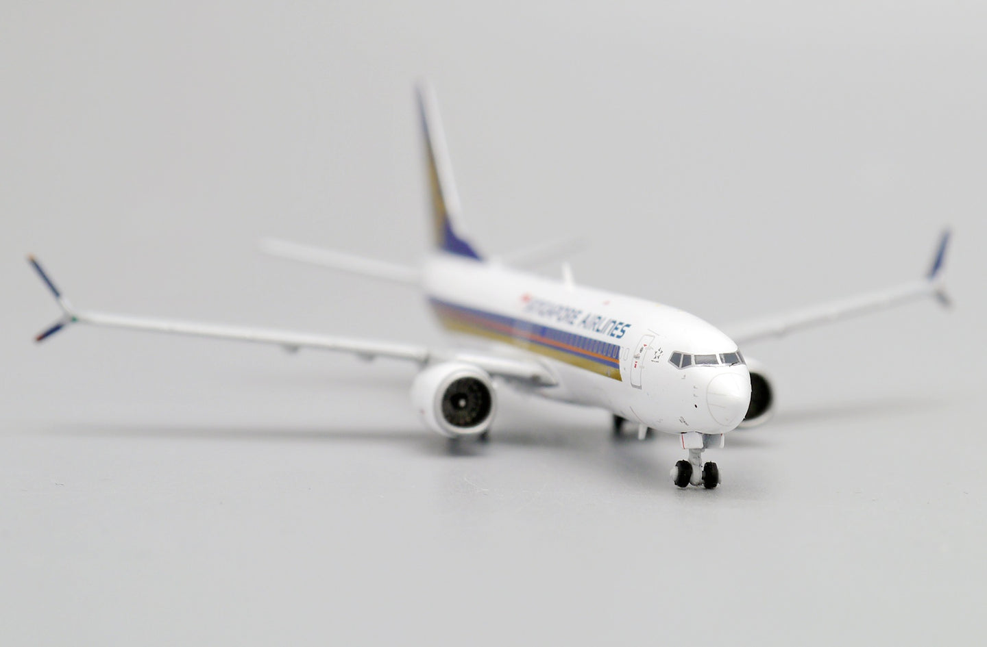JC WINGS B737-8 MAX SINGAPORE AIRLINES REG: 9V-MBN