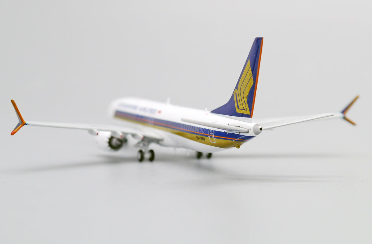 JC WINGS B737-8 MAX SINGAPORE AIRLINES REG: 9V-MBN