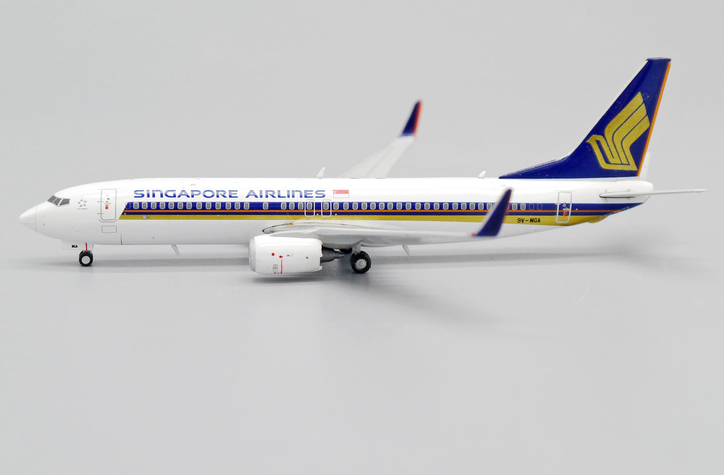 JC WINGS  B737-800 SINGAPORE AIRLINES REG: 9V-MGA
