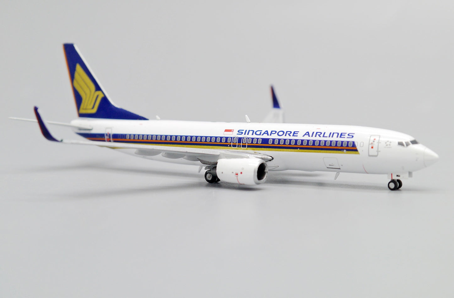 JC WINGS  B737-800 SINGAPORE AIRLINES REG: 9V-MGA