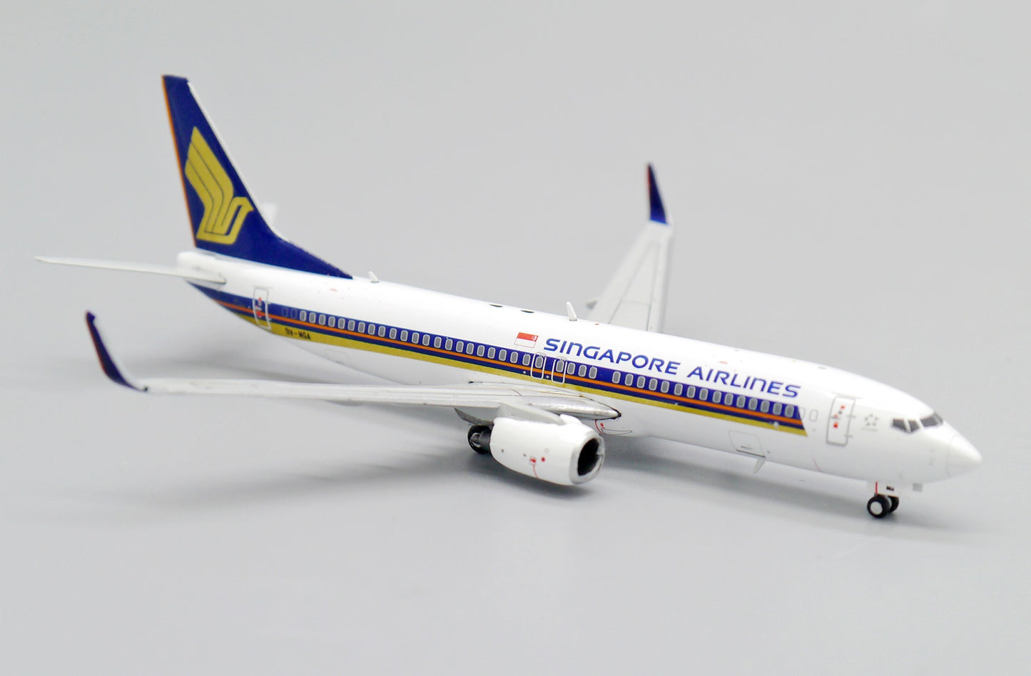 JC WINGS  B737-800 SINGAPORE AIRLINES REG: 9V-MGA