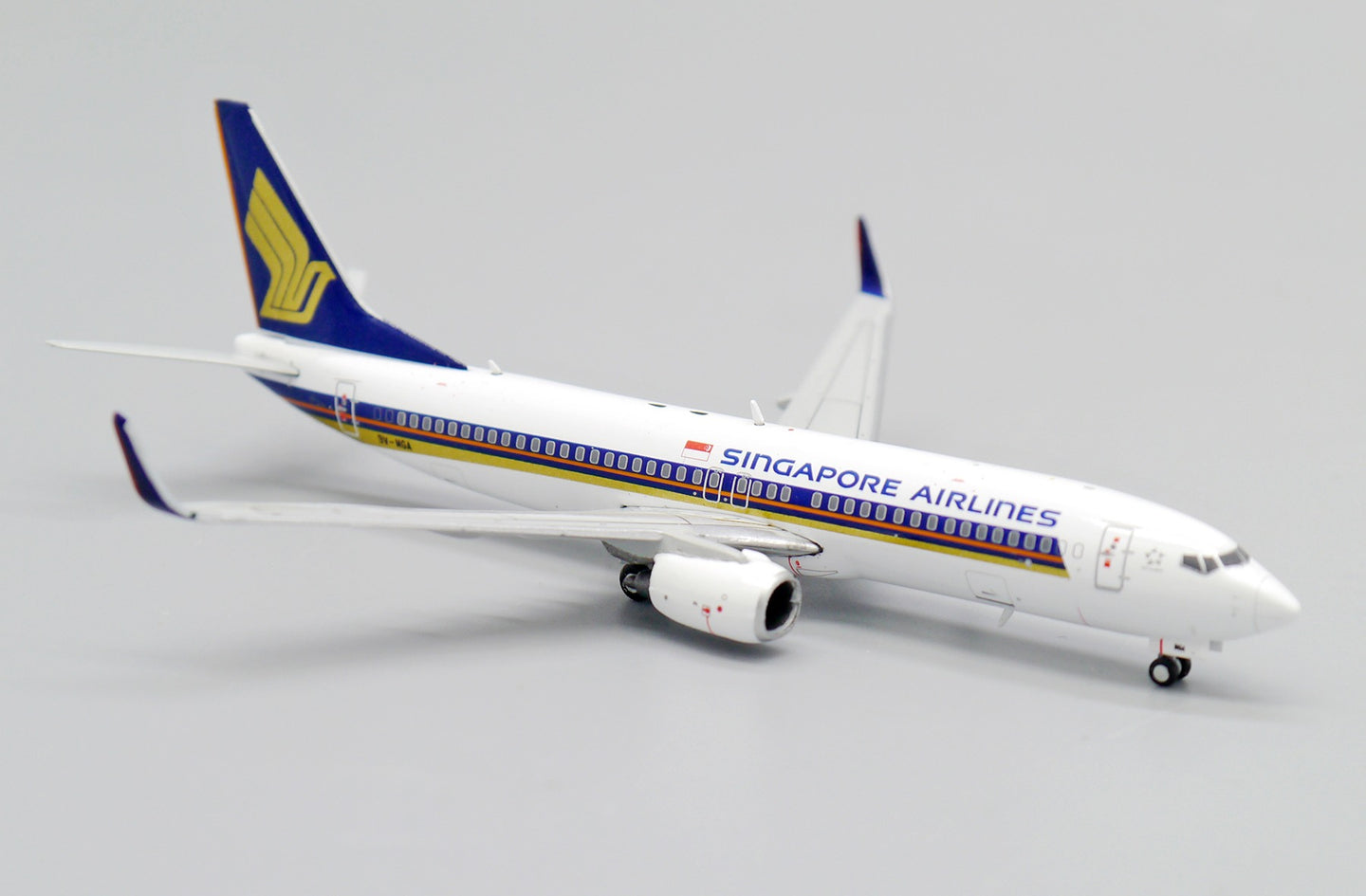 JC WINGS  B737-800 SINGAPORE AIRLINES REG: 9V-MGA