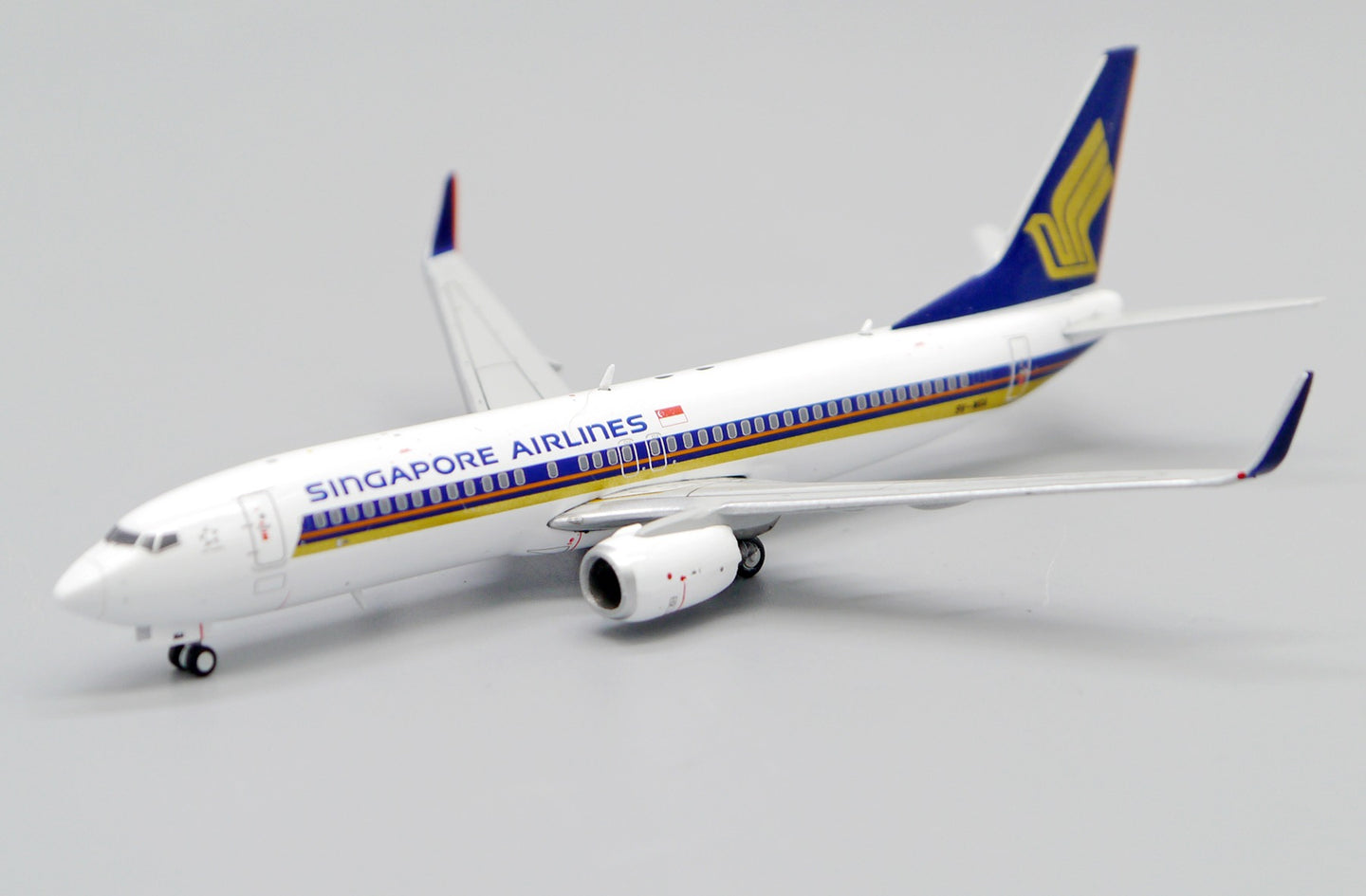 JC WINGS  B737-800 SINGAPORE AIRLINES REG: 9V-MGA
