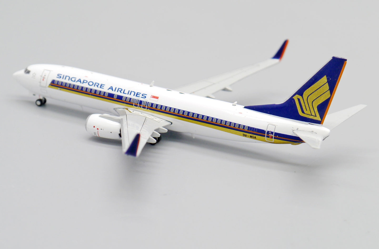 JC WINGS  B737-800 SINGAPORE AIRLINES REG: 9V-MGA