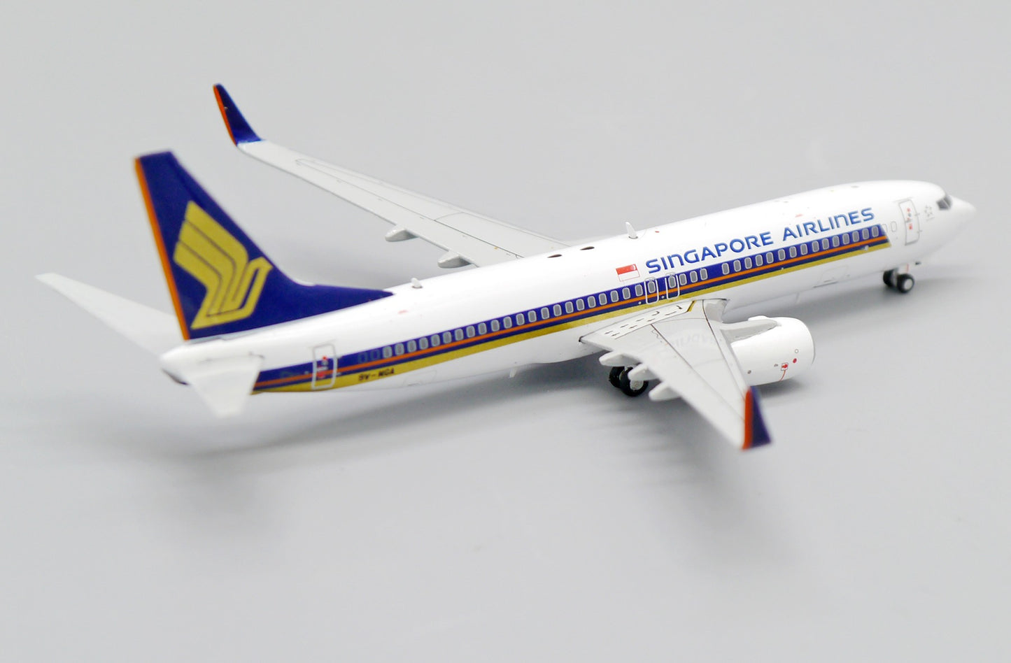 JC WINGS  B737-800 SINGAPORE AIRLINES REG: 9V-MGA