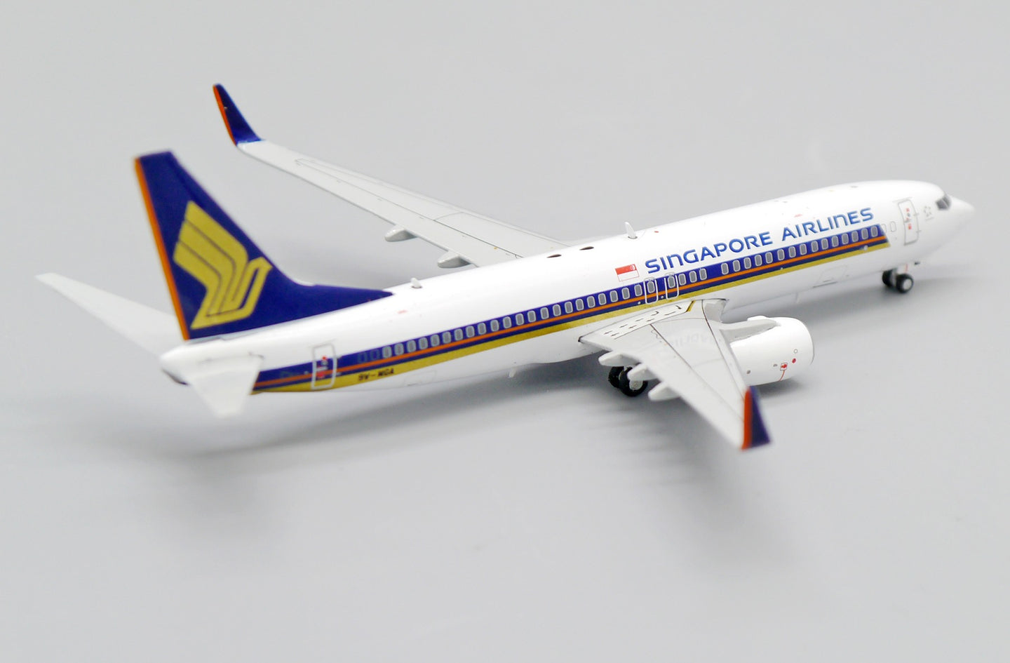 JC WINGS  B737-800 SINGAPORE AIRLINES REG: 9V-MGA