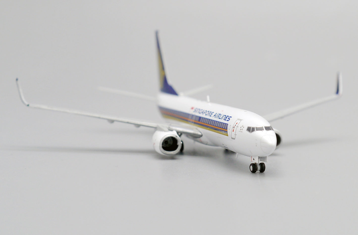 JC WINGS  B737-800 SINGAPORE AIRLINES REG: 9V-MGA