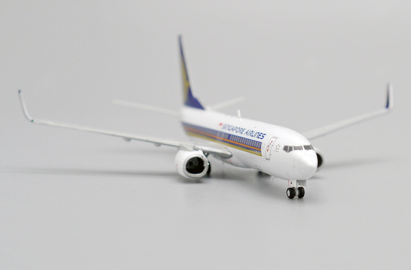 JC WINGS  B737-800 SINGAPORE AIRLINES REG: 9V-MGA