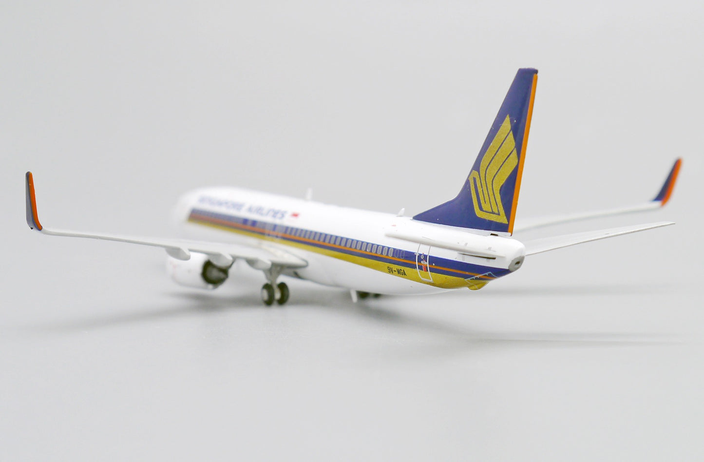 JC WINGS  B737-800 SINGAPORE AIRLINES REG: 9V-MGA