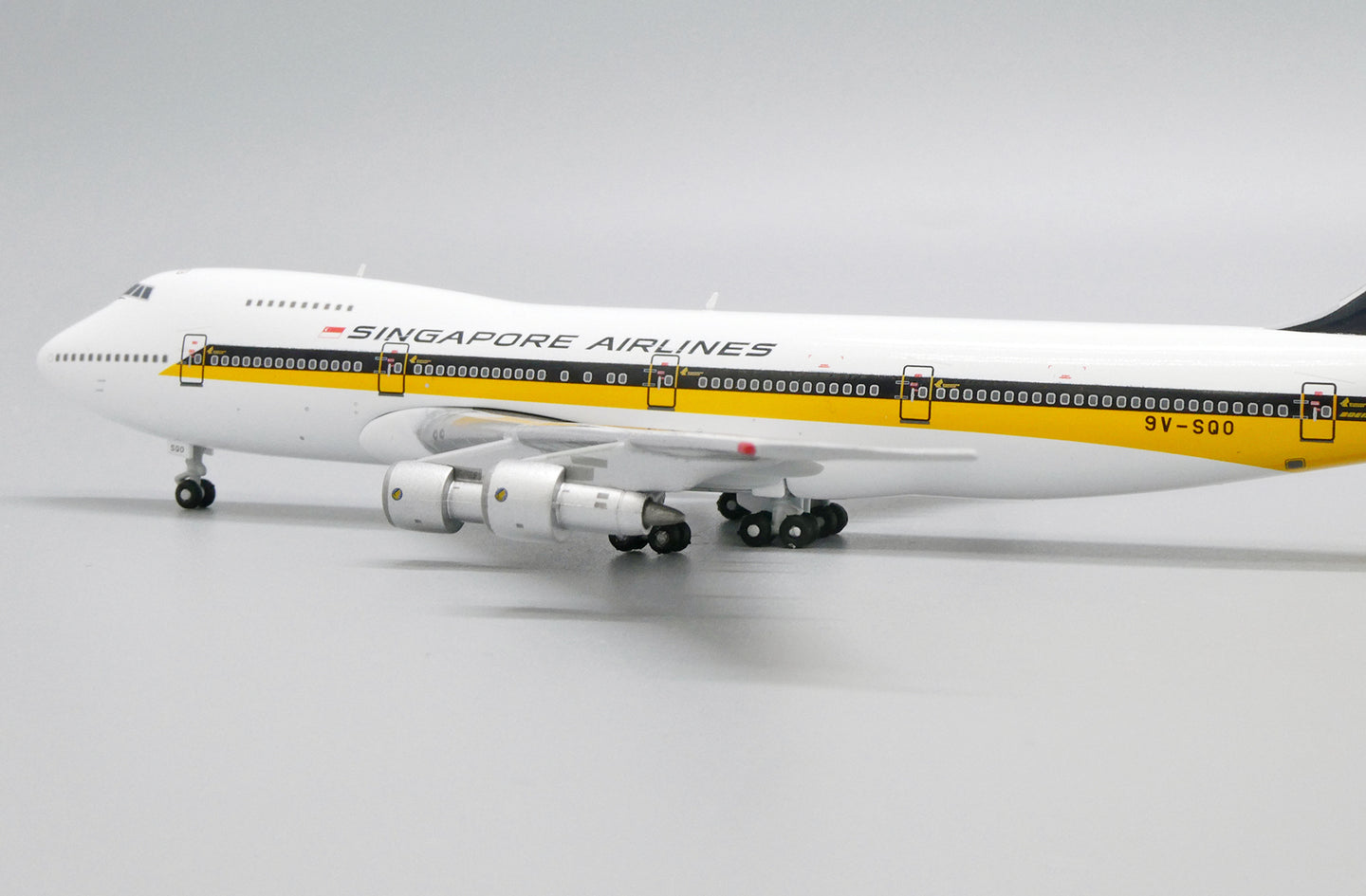 JC WINGS B747-200 SINGAPORE AIRLINES "OLD COLOURS" REG: 9V-SQO