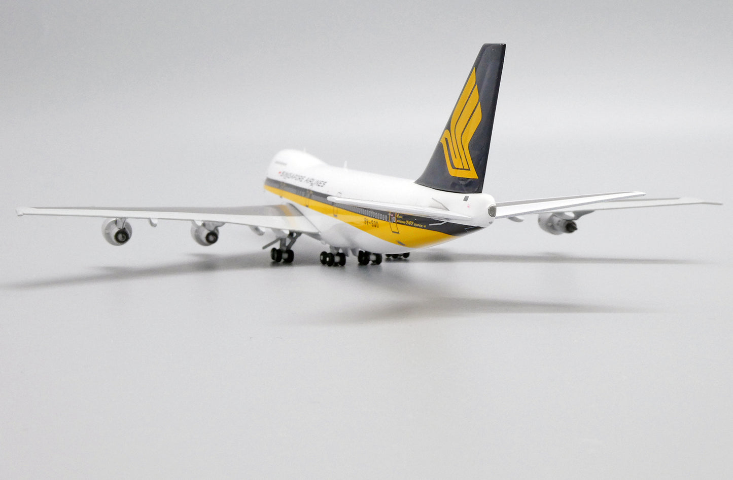 JC WINGS B747-200 SINGAPORE AIRLINES "OLD COLOURS" REG: 9V-SQO