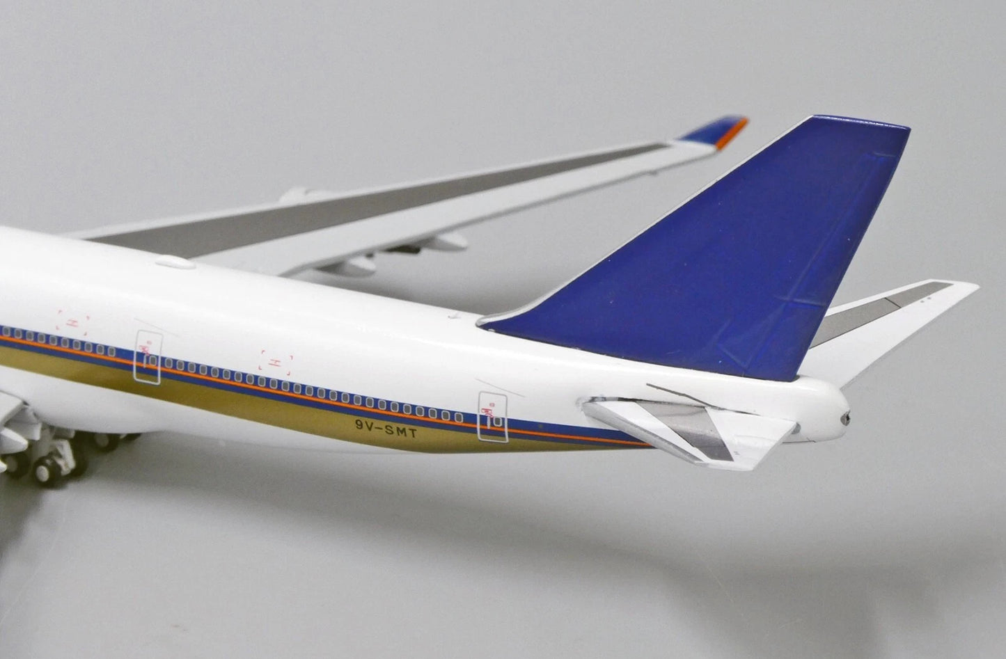 JC WINGS B747-400 ANSETT AUSTRALIA REG: 9V-SMT
