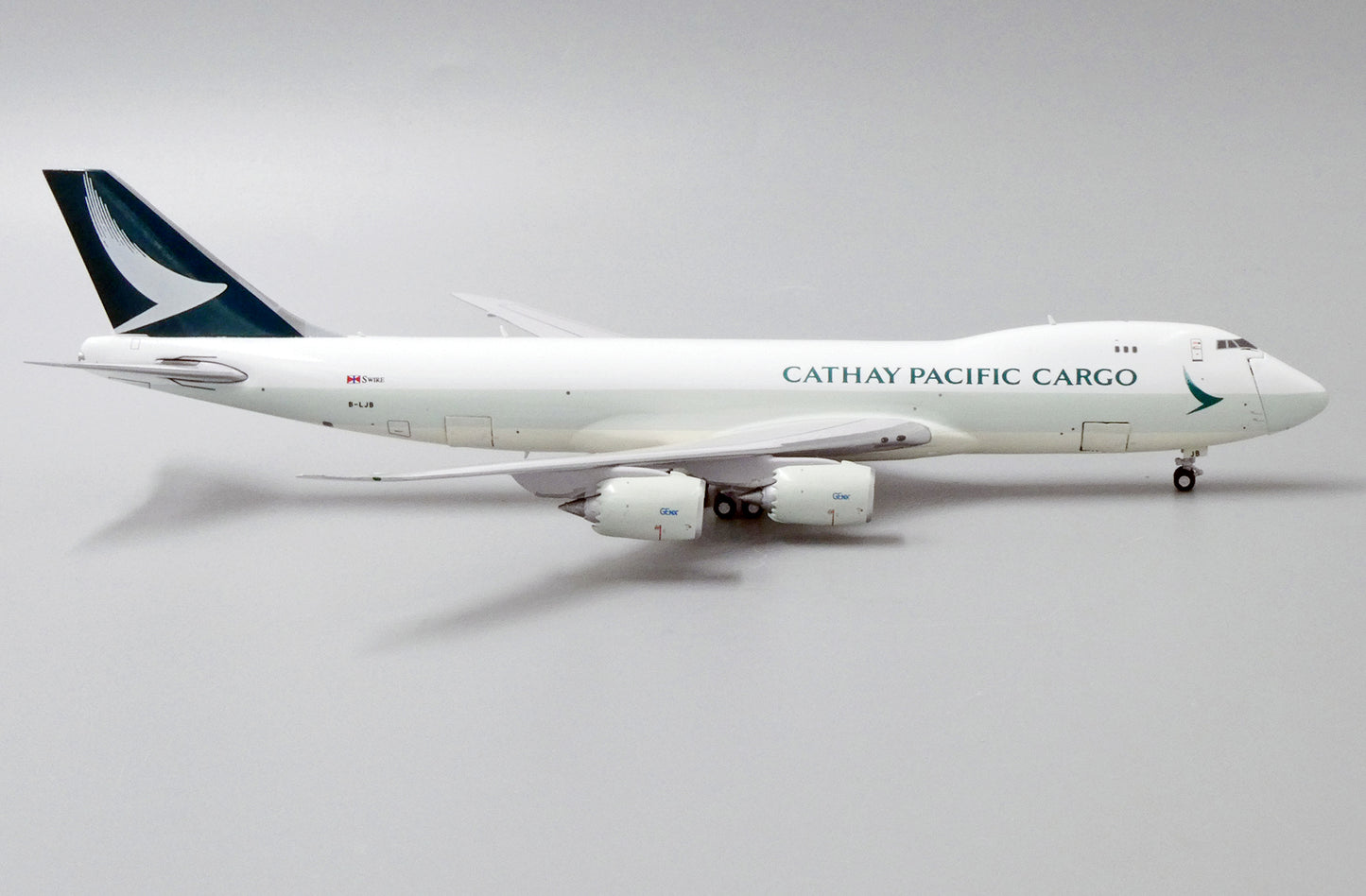 JC WINGS B747-8F CATHAY PACIFIC CARGO (INTERACTIVE SERIES) REG: B-LJB