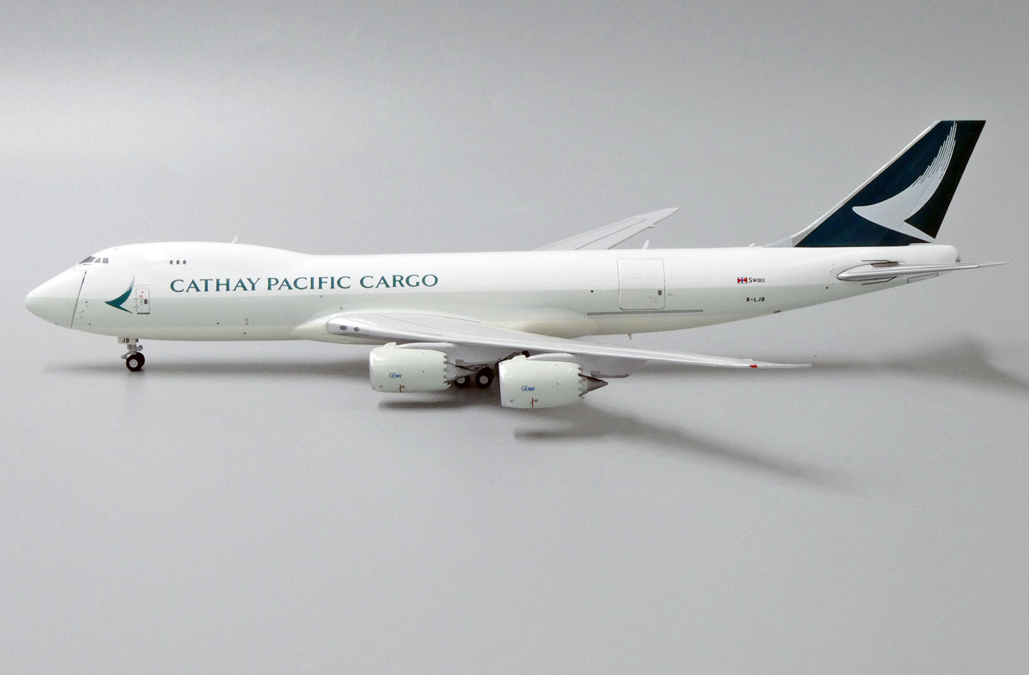 JC WINGS B747-8F CATHAY PACIFIC CARGO (INTERACTIVE SERIES) REG: B-LJB