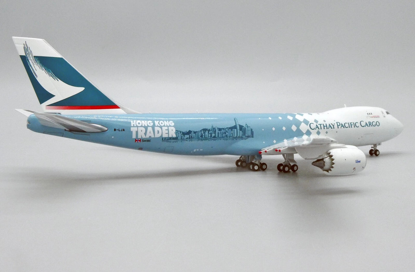 JC WINGS B747-8F CATHAY PACIFIC CARGO "HONG KONG TRADER" REG: B-LJA