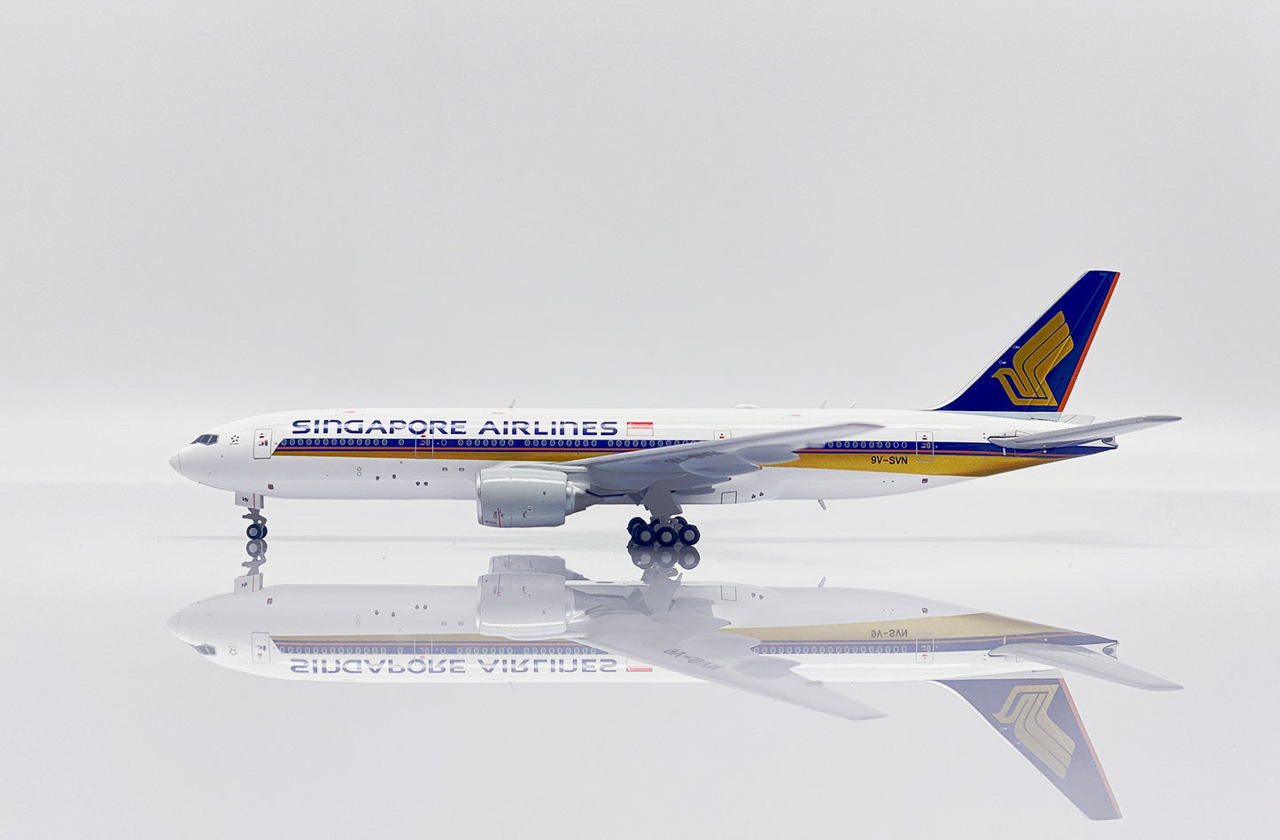 JC WINGS B777-200 SINGAPORE AIRLINES REG: 9V-SVN