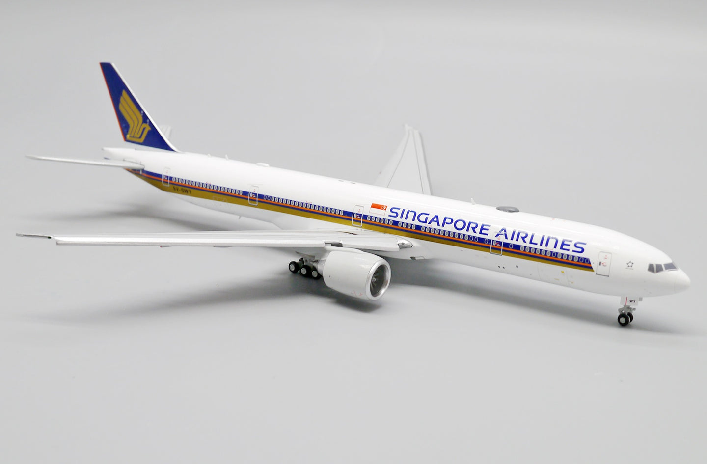 JC WINGS B777-300ER SINGAPORE AIRLINES (FLAP DOWN) REG: 9V-SWY