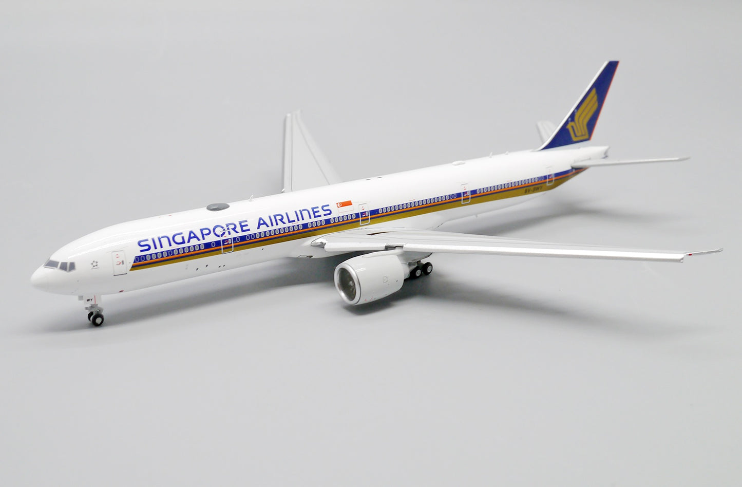 JC WINGS B777-300ER SINGAPORE AIRLINES (FLAP DOWN) REG: 9V-SWY
