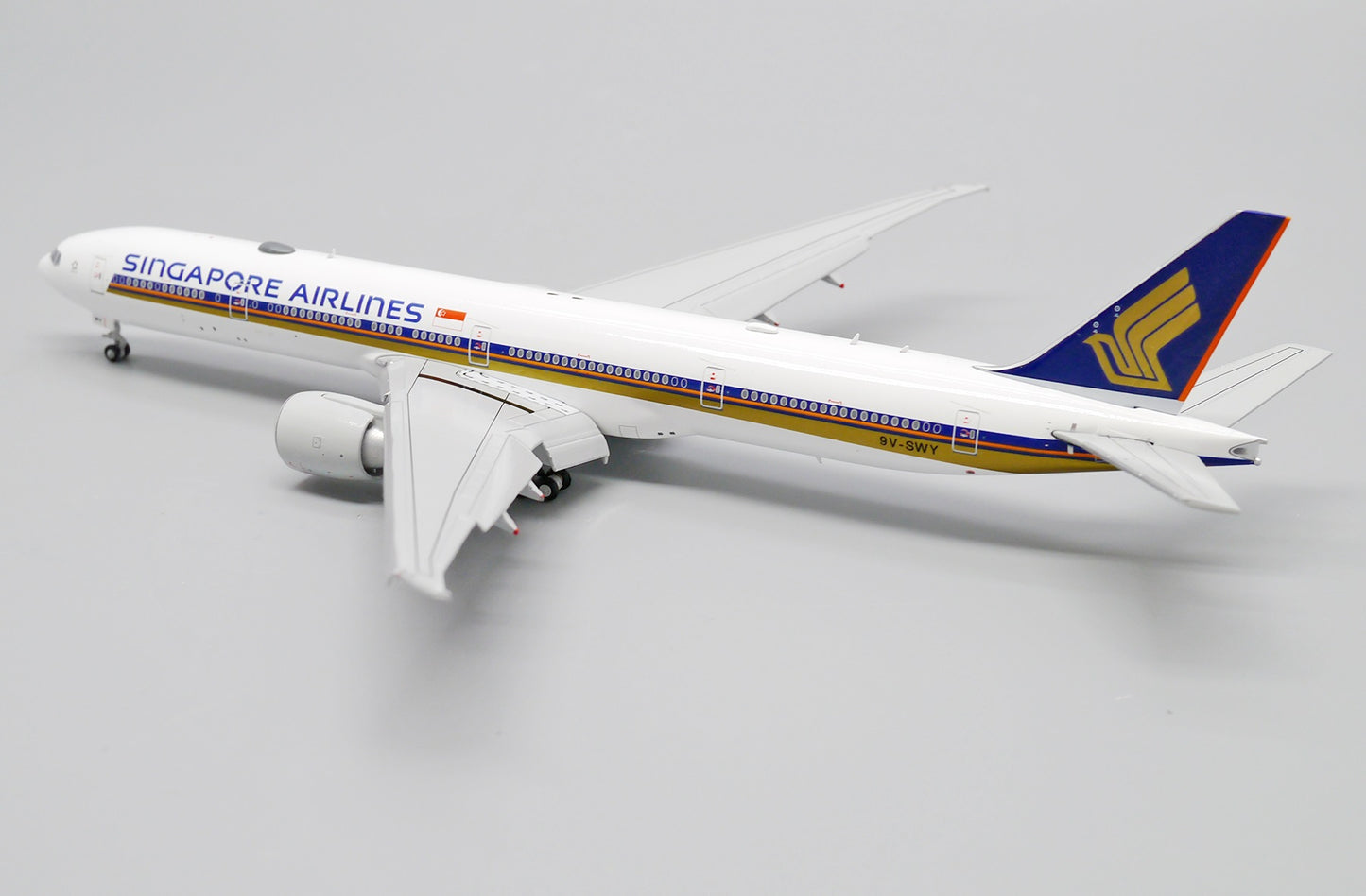 JC WINGS B777-300ER SINGAPORE AIRLINES (FLAP DOWN) REG: 9V-SWY