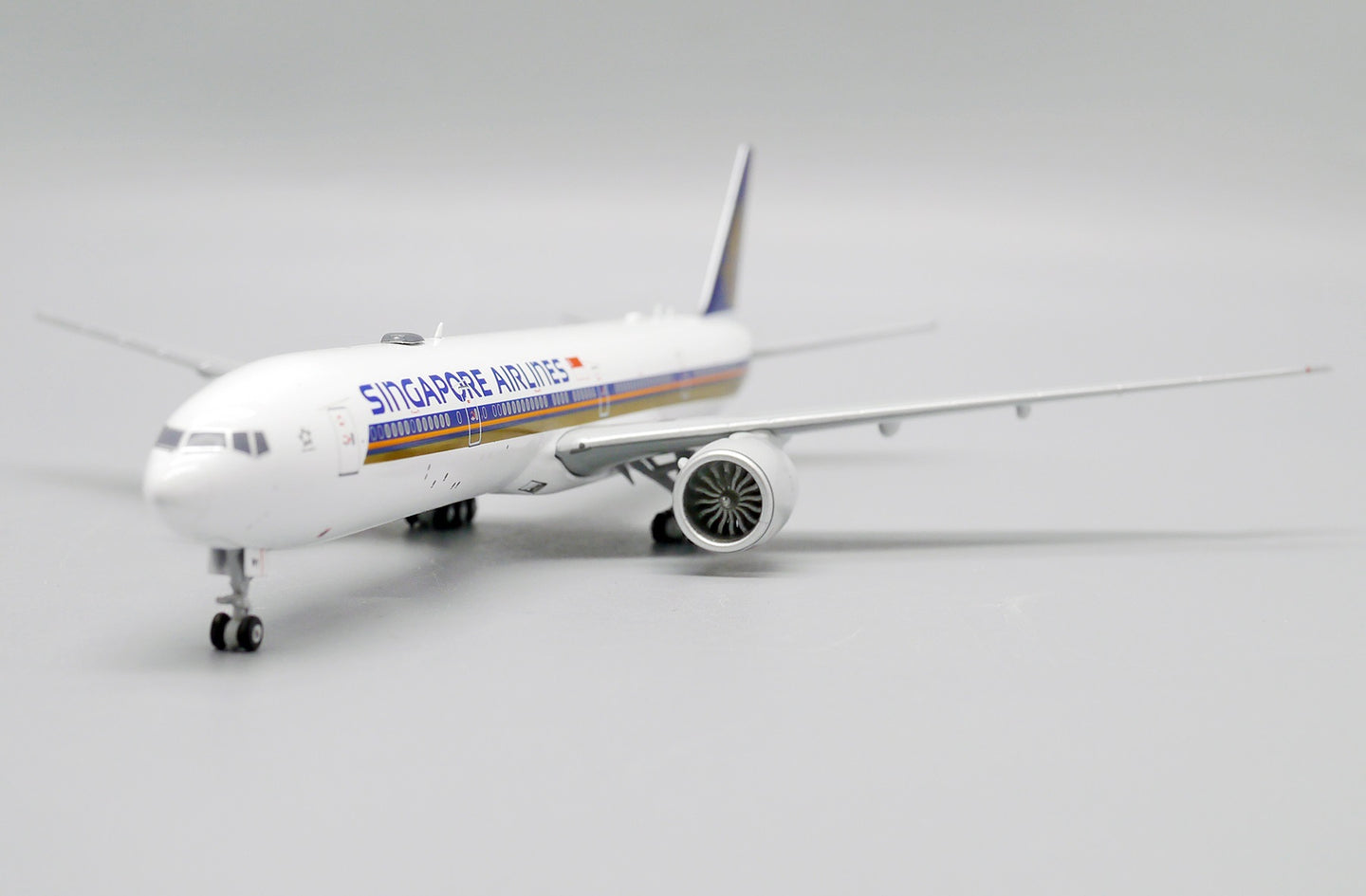 JCWINGS B777-300ER SINGAPORE AIRLINES REG: 9V-SWY