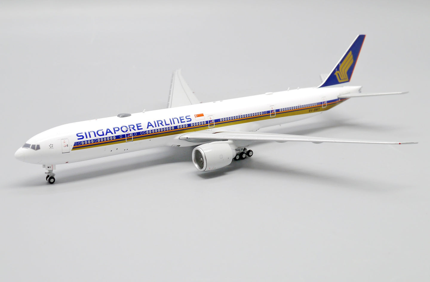 JCWINGS B777-300ER SINGAPORE AIRLINES REG: 9V-SWY