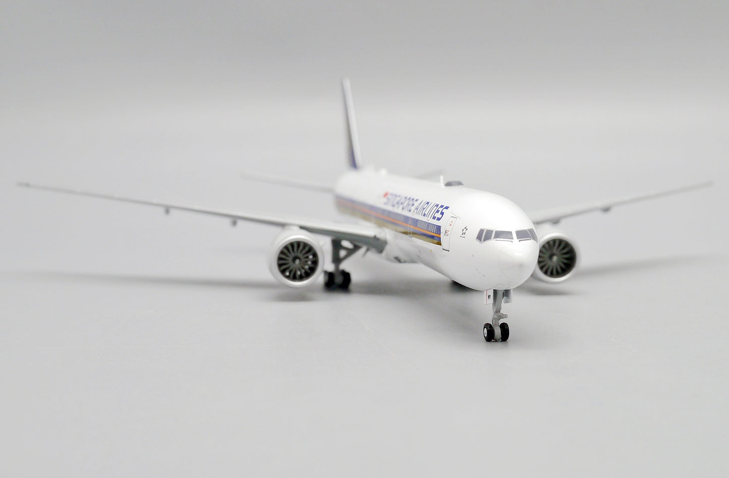 JCWINGS B777-300ER SINGAPORE AIRLINES REG: 9V-SWY