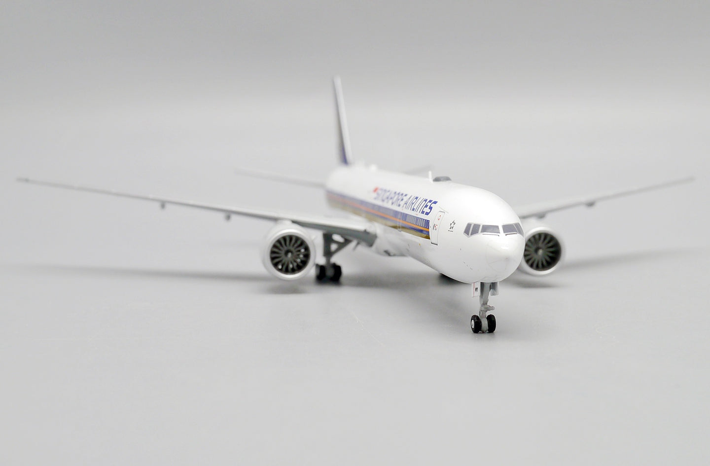 JCWINGS B777-300ER SINGAPORE AIRLINES REG: 9V-SWY