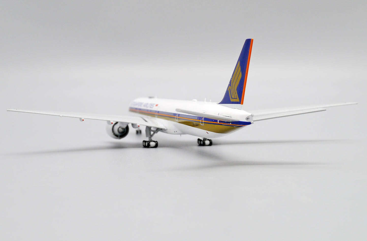 JCWINGS B777-300ER SINGAPORE AIRLINES REG: 9V-SWY