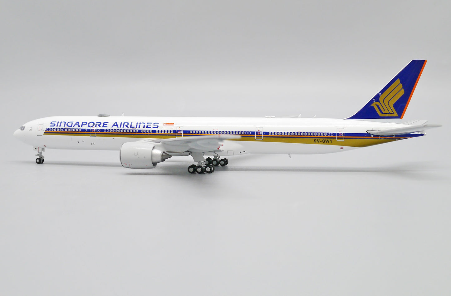 JCWINGS B777-300ER SINGAPORE AIRLINES REG: 9V-SWY