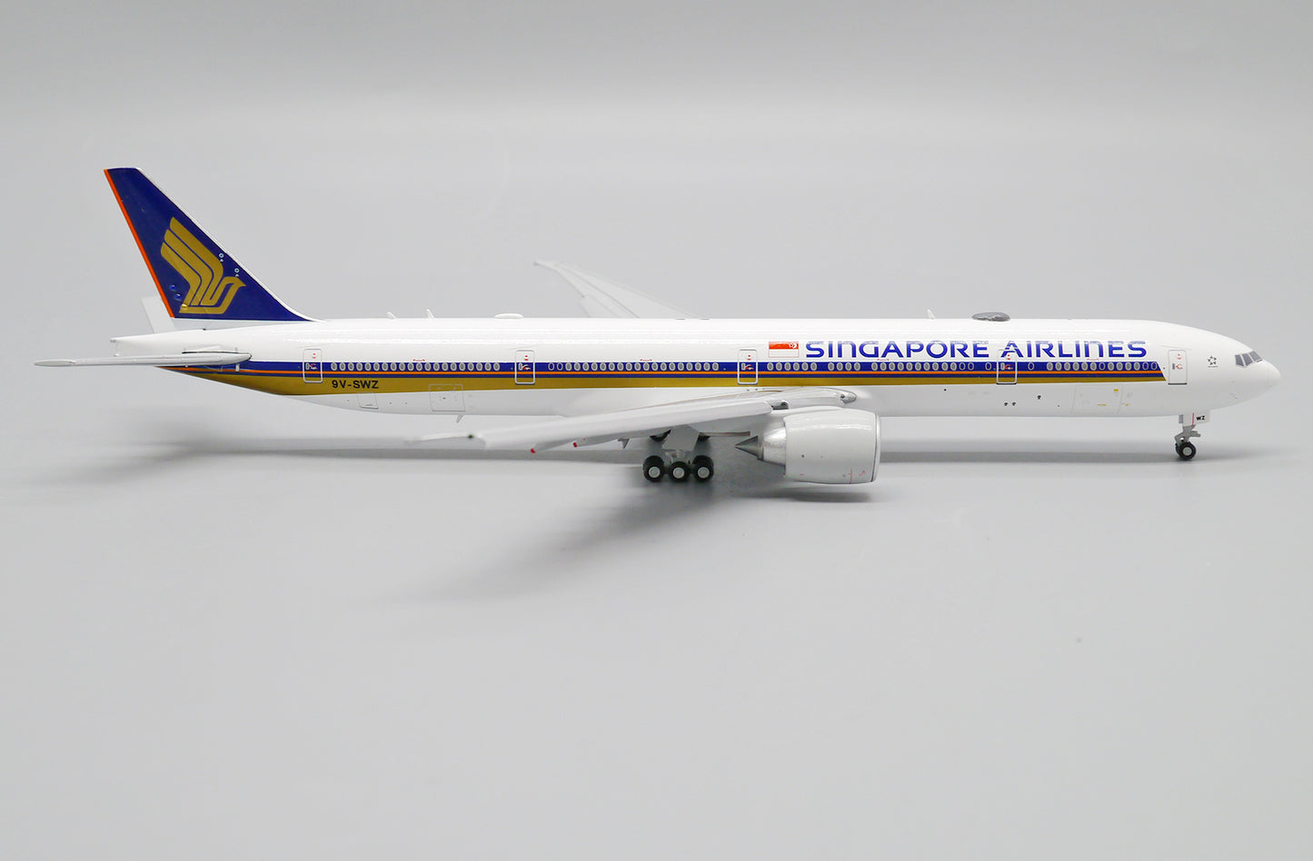 JC WINGS B777-300ER SINGAPORE AIRLINES (FLAPS DOWN) REG: 9V-SWZ