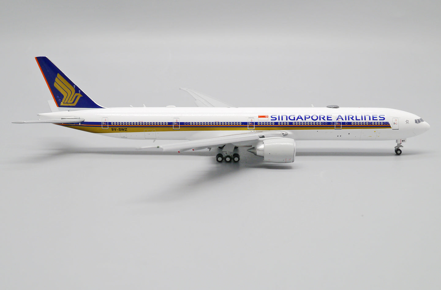 JC WINGS B777-300ER SINGAPORE AIRLINES (FLAPS DOWN) REG: 9V-SWZ