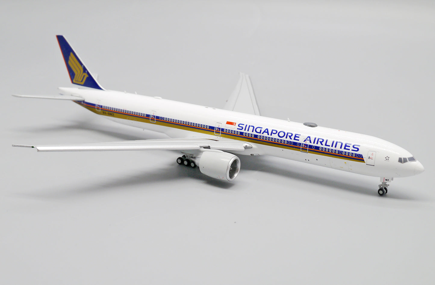 JC WINGS B777-300ER SINGAPORE AIRLINES (FLAPS DOWN) REG: 9V-SWZ