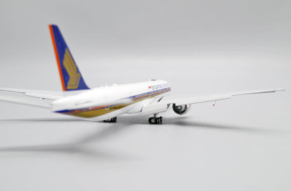 JC WINGS B777-300ER SINGAPORE AIRLINES REG: 9V-SWZ