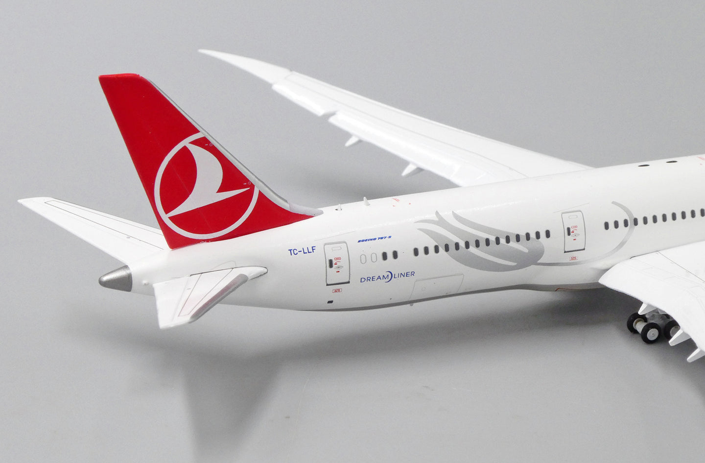 JC WINGS 787-9 TURKISH AIRLINES FLAP DOWN REG: TC-LLF