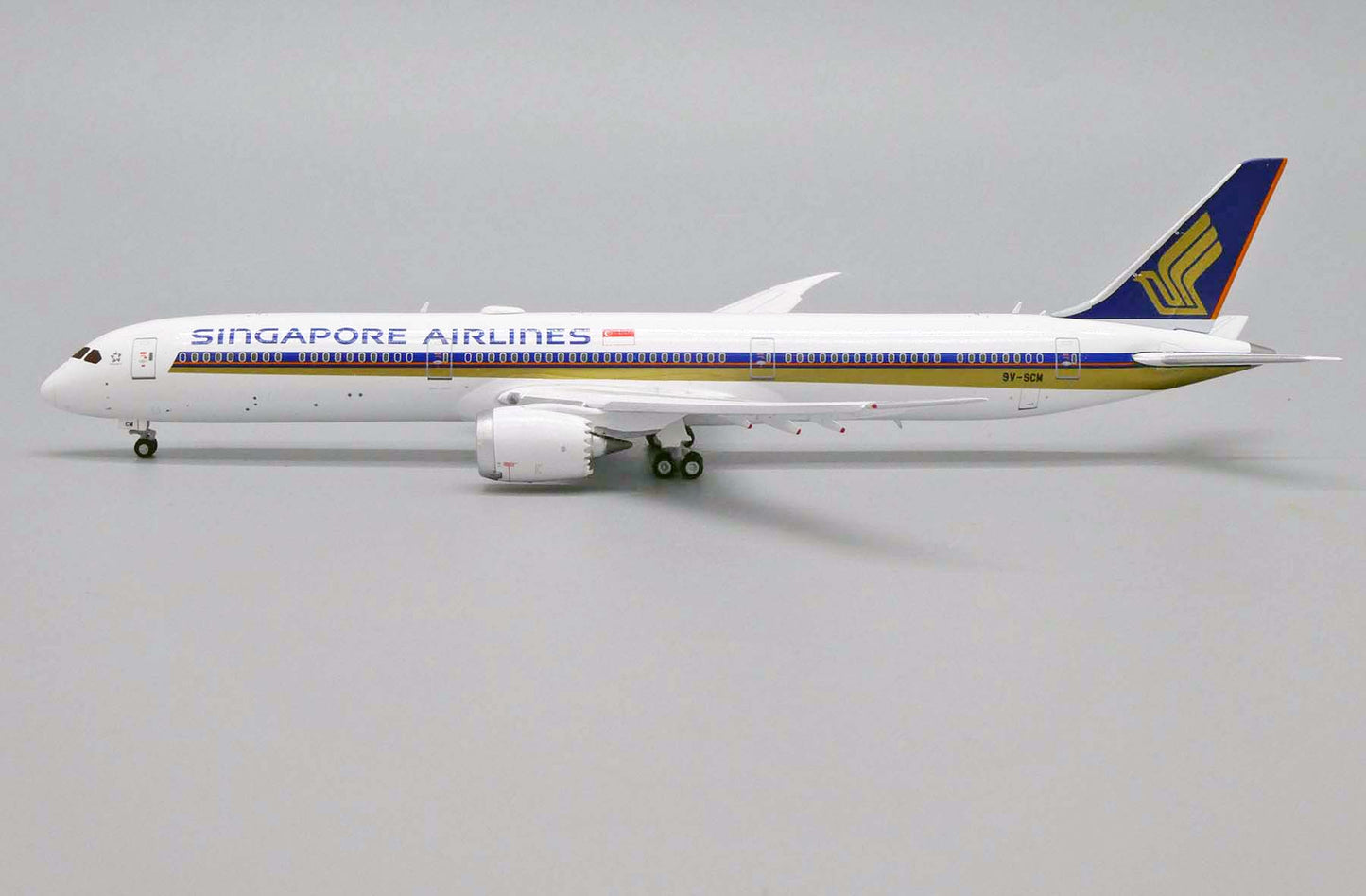 JC WINGS B787-10 SINGAPORE AIRLINES DREAMLINER REG: 9V-SCM (FLAPS DOWN)
