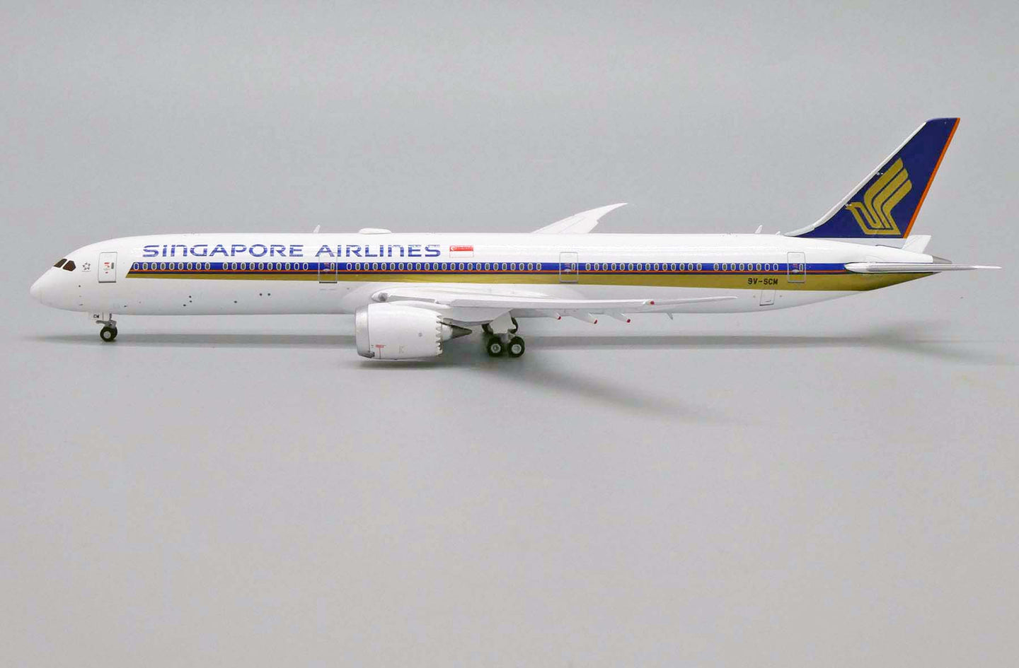 JC WINGS B787-10 SINGAPORE AIRLINES DREAMLINER REG: 9V-SCM (FLAPS DOWN)