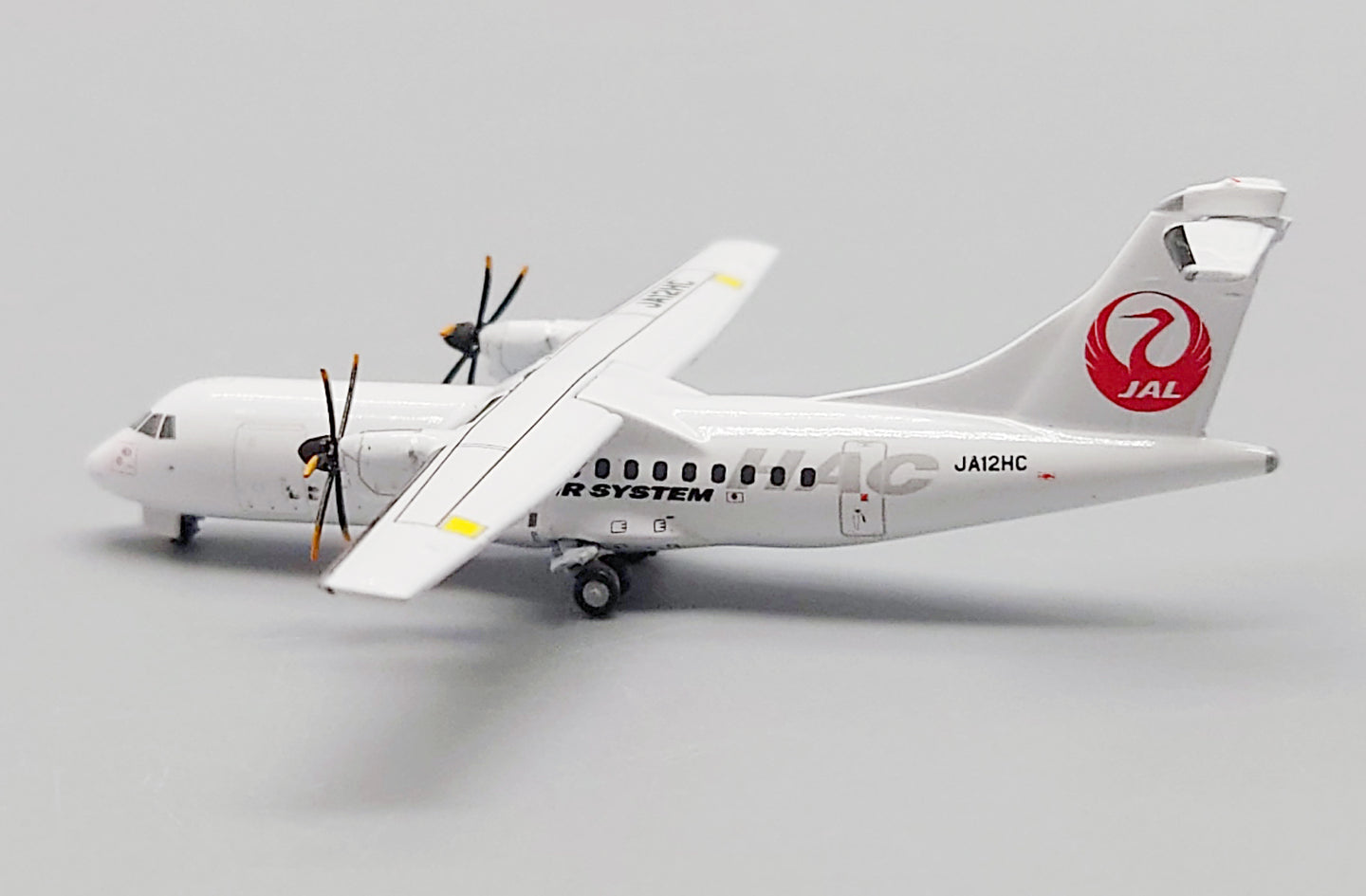 JC WINGS HOKKAIDO AIR SYSTEM ATR42-600 REG: JA12HC