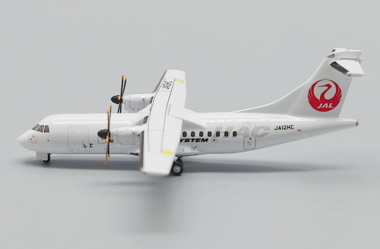 JC WINGS HOKKAIDO AIR SYSTEM ATR42-600 REG: JA12HC