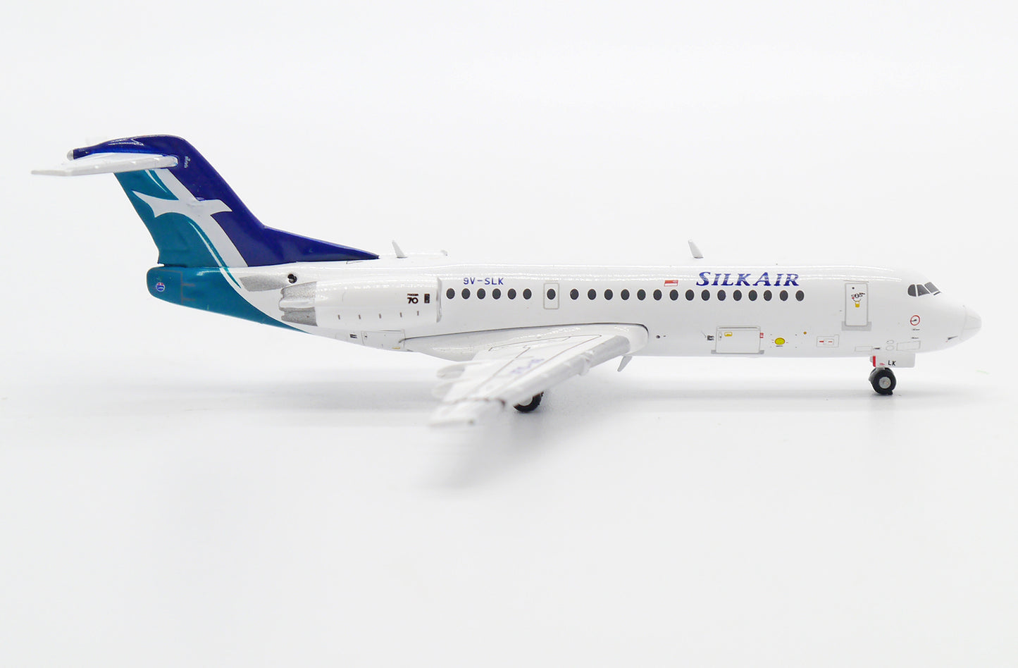 JC WINGS FOKKER 70 SILKAIR REG: 9V-SLK