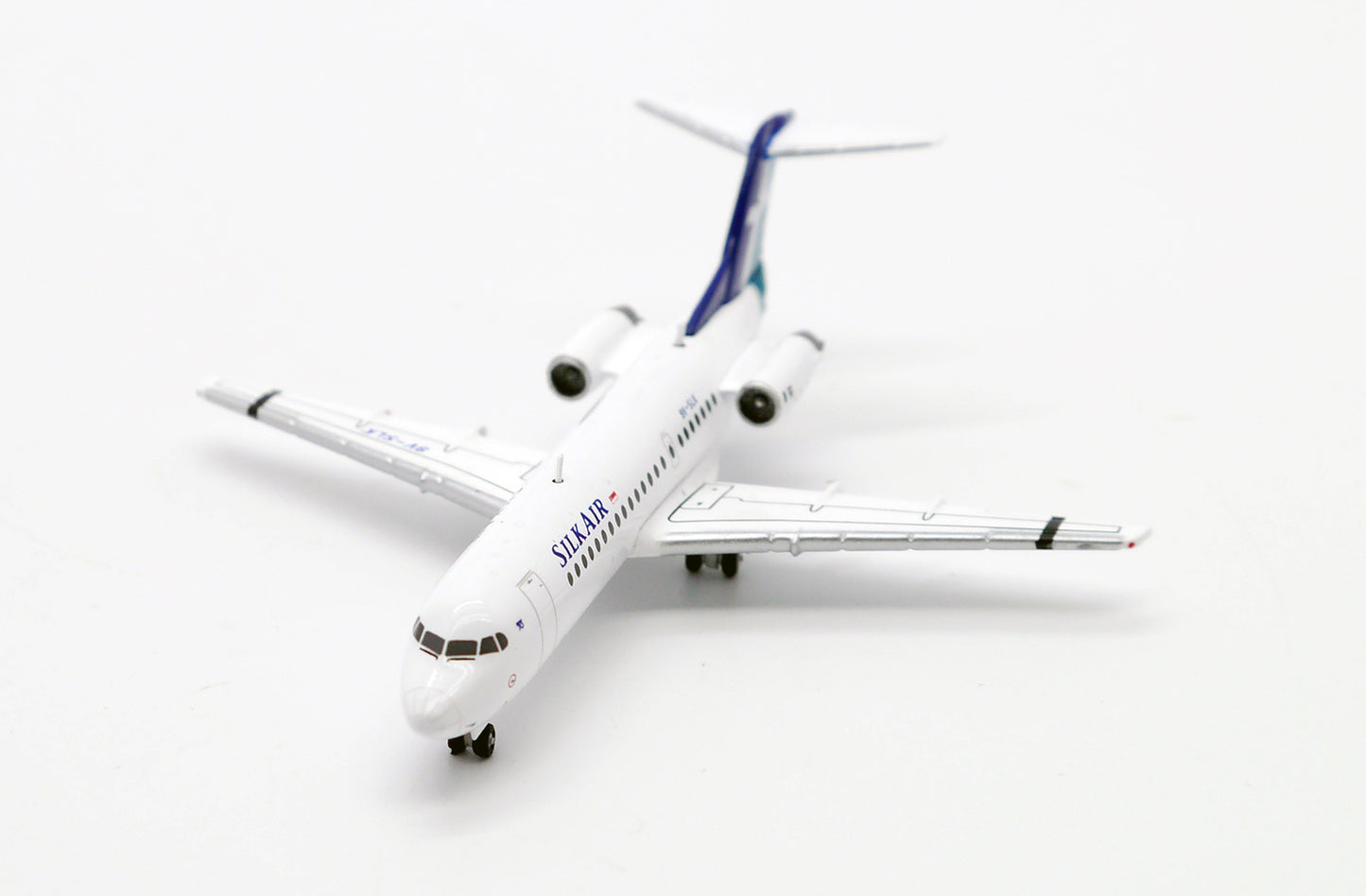 JC WINGS FOKKER 70 SILKAIR REG: 9V-SLK