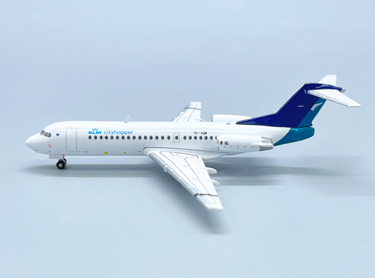 JC WINGS FOKKER 70 KLM CITYHOPPER "SILKAIR HYBRID LIVERY" REG: PH-KZM