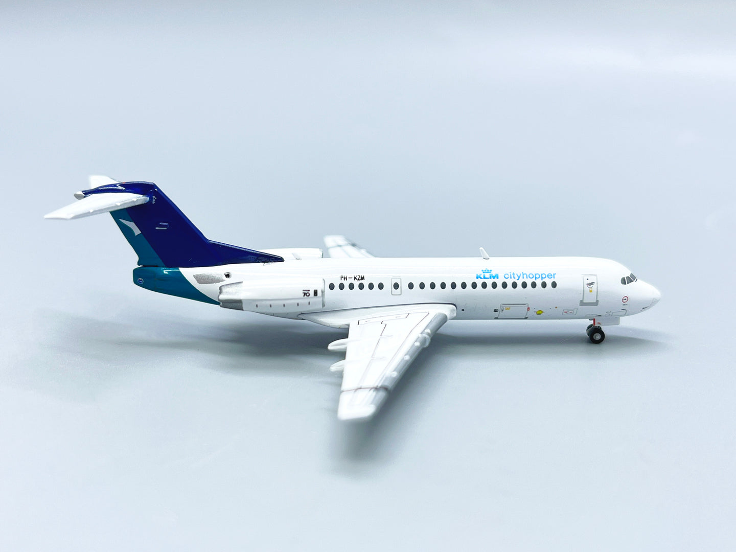 JC WINGS FOKKER 70 KLM CITYHOPPER "SILKAIR HYBRID LIVERY" REG: PH-KZM