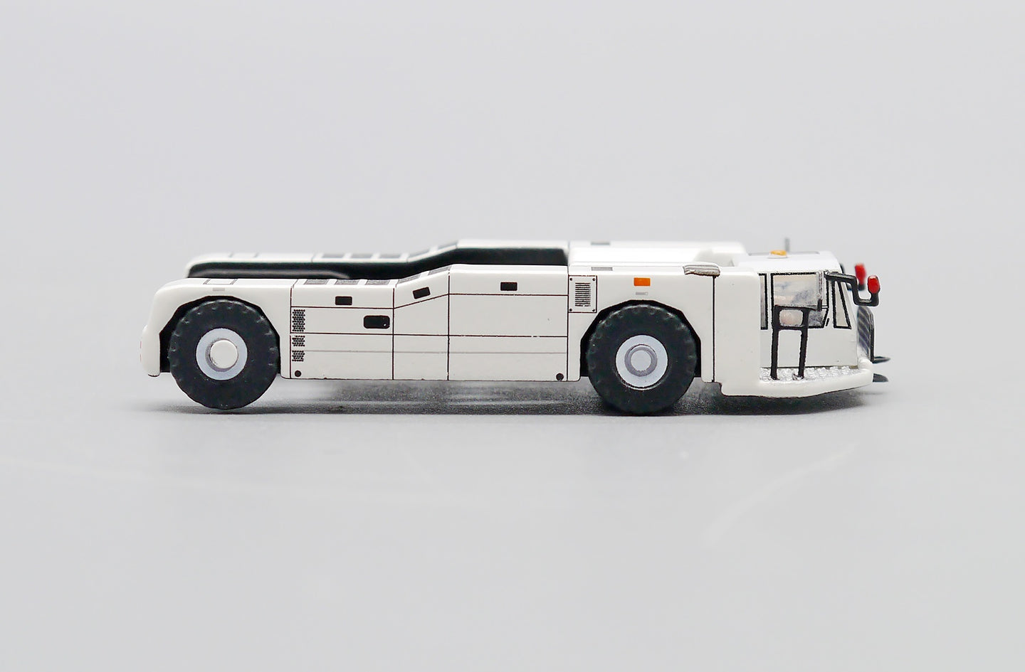 JCWINGS BLANK TOWBARLESS TRACTOR