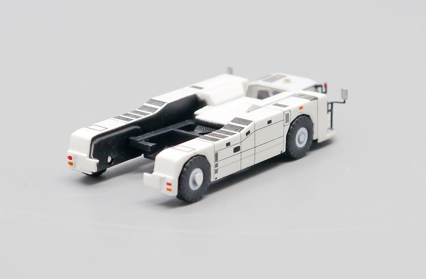 JCWINGS BLANK TOWBARLESS TRACTOR