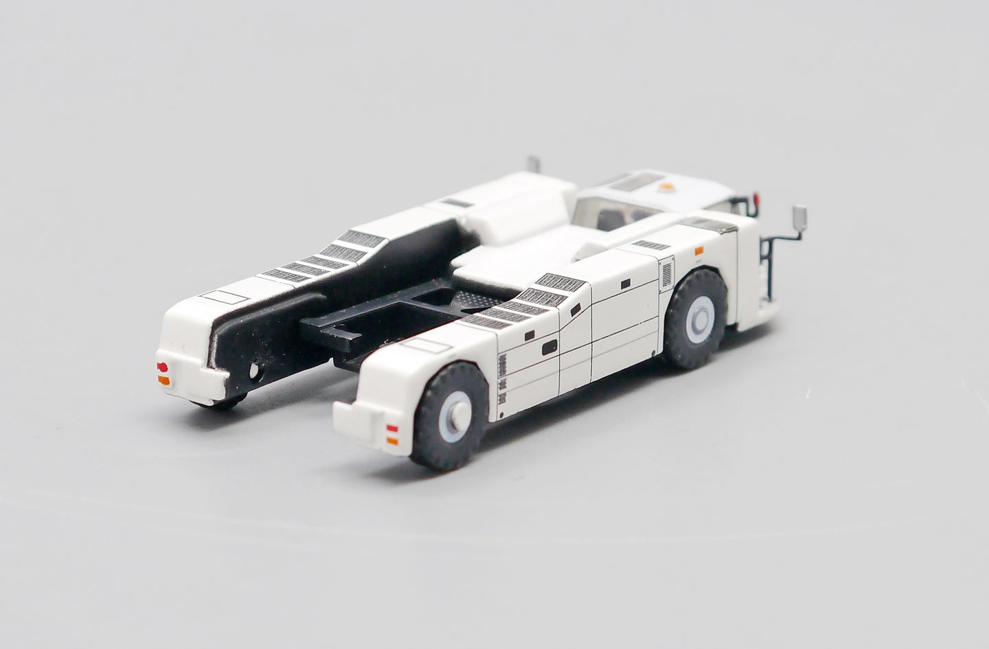 JCWINGS BLANK TOWBARLESS TRACTOR